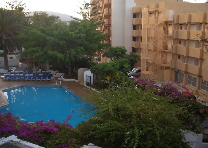 Ponderosa Hotel *
