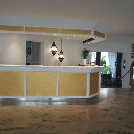Ponderosa Hotel *